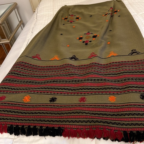 Sleeping on Snow boho maxi skirt with embroidered detail - Picture 4 of 8